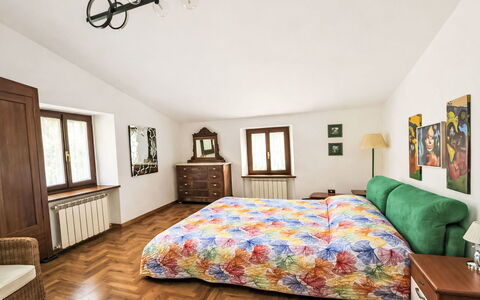La Casa di Fiore: Letto, Mobilia, Interior Design, Bedding, Camera Da Letto, Lenzuolo, Parete, Camera, Legna, Pavimento