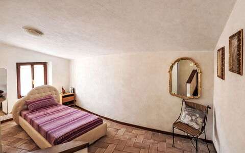 La Casa di Fiore: Interior Design, Letto, Mobilia, Pavimentazione, Camera Da Letto, Parete, Pavimento, Legna, Camera, Soffitto