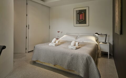 Villetta Farfallina: Furniture, Bed, Interior Design, Floor, Flooring, Bedroom, Wall, Room, Bed Sheet, Ceiling