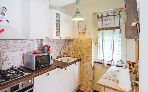 La Casa Azzurra: Cucina, Apparecchio Major, Elettrodomestico Da Cucina, Interior Design, Legna, Pavimentazione, Controsoffitto, Cabinetry, Cucina Stufa, Camera