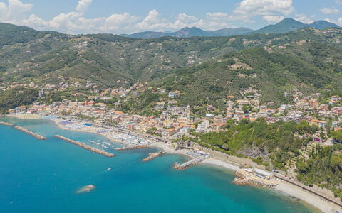La Casa Azzurra: Corpo D'Acqua, Costa, Costiera E Morfologie Oceanic, Mare, Riva, Spiaggia, Attrazione Turistica, Oceano, Baia, Promontorio