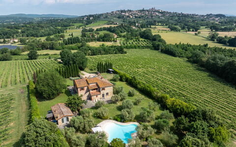 Podere Il Pozzangone, Lucignano: Residential Area, Landscape, Rural Area, House, Land Lot, Home, Plain, Estate, Human Settlement, Plantation