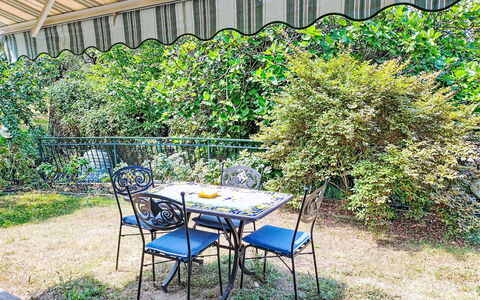 La Casa di Menny: Mobilia, Mobili Da Esterno, Sedia, Giardino, Color Legno, Prato, Latifoglie, Shade, Backyard