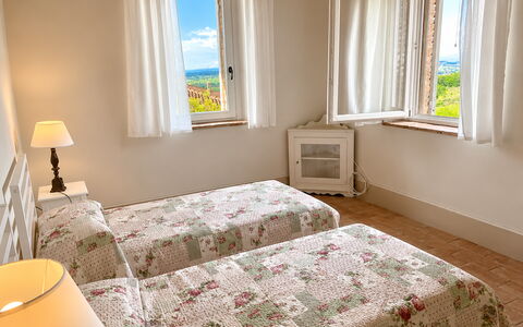 Il Casale al Colle: Mobilia, Camera Da Letto, Letto, Interior Design, Legna, Lenzuolo, Pavimento, Bedding, Tessile, Biancheria