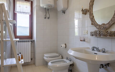 Il Cipresso, Casa dei Nonni, Cortona: Pavimentazione, Interior Design, Pavimento, Camera, Idraulico Fixture, Porta, Lavello, Soffitto, Lampada, Rubinetto
