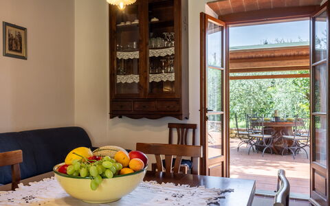 Il Cipresso, Casa Lucia, Cortona: Mobilia, Legna, Interior Design, Tavolo, Pavimentazione, Sala Da Pranzo, Cucina & Sala Da Pranzo Tavolo, Sedia, Pavimento, Illuminazione