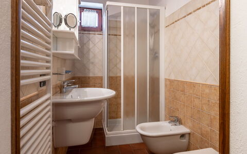 Il Cipresso, Casa Martina, Cortona: Pavimentazione, Bagno, Parete, Idraulico Fixture, Pavimento, Interior Design, Toilet Seat, Gabinetto, Camera, Idraulico