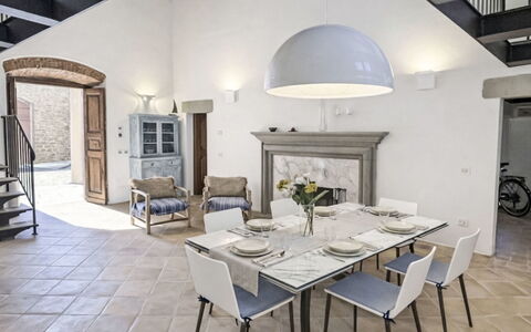 Rocca Loft: Costruzione, Parete, Finestra, Zona Residenziale, Quartiere, Facciata, Casa, Cittadina, Casa, Balcone