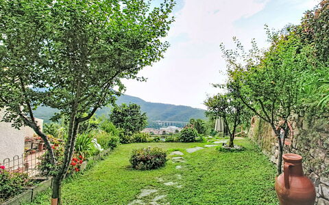 Cà Olivella: Mobilia, Cucina & Sala Da Pranzo Tavolo, Sedia, Pavimento, Mare, Balcone, Oceano, Ricorrere, Eco Hotel, Sala Da Pranzo
