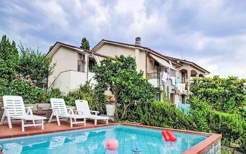 Cà Olivella: Mobilia, Cucina & Sala Da Pranzo Tavolo, Sedia, Pavimento, Mare, Balcone, Oceano, Ricorrere, Eco Hotel, Sala Da Pranzo