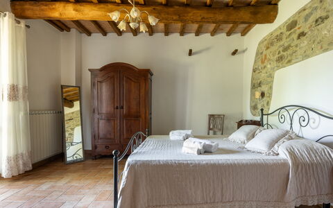 Villa Daluma, Private Pool in Todi: Mobilia, Parete, Pavimentazione, Interior Design, Camera Da Letto, Pavimento, Letto, Soffitto, Camera, Tavolo