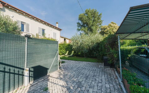 Casa delle Rondini: Mobilia, Interior Design, Pavimentazione, Pavimento, Tavolo, Legna, Soffitto, Sedia, Camera, Divano