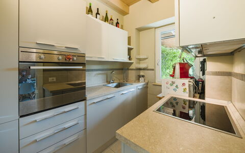 Casa delle Rondini: Mobilia, Interior Design, Pavimentazione, Pavimento, Tavolo, Legna, Soffitto, Sedia, Camera, Divano