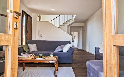 Le 3 Viste: Mobilia, Interior Design, Pavimentazione, Divano, Pavimento, Parete, Legna, Soggiorno, Camera, Soffitto