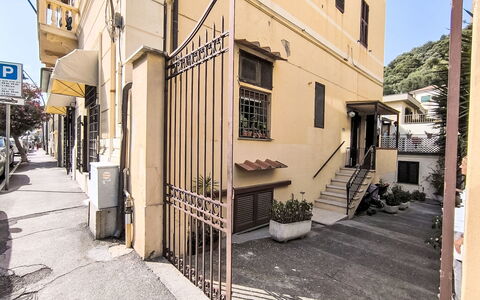 Casa Lelà: Porta, Appartamento, Balcone, Le Scale