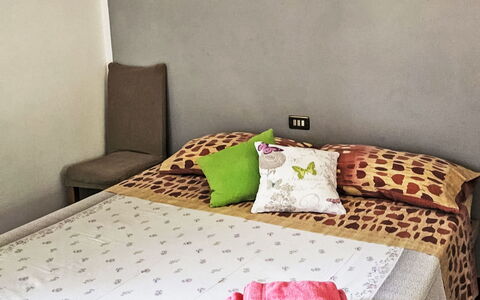 Casa Lulù: Mobilia, Letto, Camera Da Letto, Bedding, Lenzuolo, Interior Design, Biancheria, Pavimento, Camera, Tessile