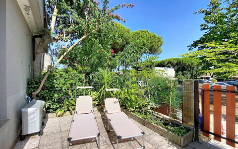 Villaggio Podere San Luigi: Zona Residenziale, Casa, Appartamento, Urban Design, Balcone, Shade, Illuminazione Diurna, Gesso