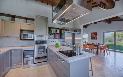 La Calcinaia Country Villa, Bucine: Cucina, Elettrodomestico Da Cucina, Controsoffitto, Interior Design, Mobilia, Apparecchio Major, Cabinetry, Pavimentazione, Elettrodomestico, Soffitto