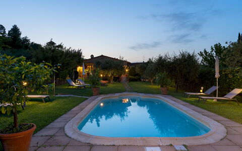 Villa Sorripa 6: Piscina, Ricorrere, Terme, Mobili Da Esterno, Eco Hotel, Backyard, Hacienda, Giardino, Estate, Giochi D'Acqua