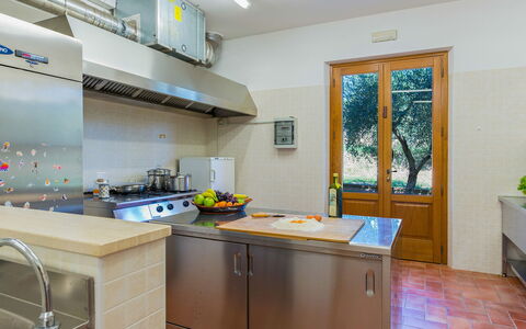 Poderina dei Poggi 12: Cucina, Controsoffitto, Elettrodomestico Da Cucina, Apparecchio Major, Pavimentazione, Interior Design, Lavandino Della Cucina, Casa, Cabinetry, Elettrodomestico