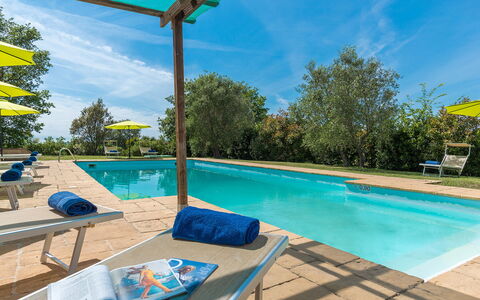 Podere Calcheto 14: Blu, Piscina, Ricorrere, Mobili Da Esterno, Lettino, Giardino, Eco Hotel, Estate, Landscaping, Shade
