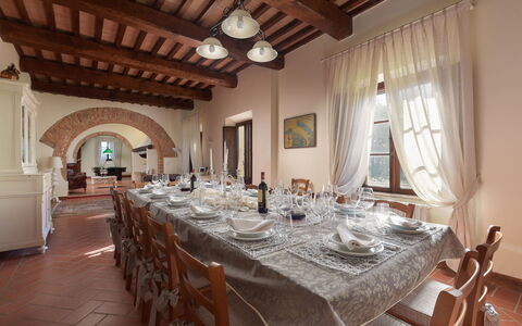 Villa Ginestraio 14: Mobilia, Tavolo, Interior Design, Sedia, Sala Da Pranzo, Cucina & Sala Da Pranzo Tavolo, Camera, Ristorante, Soffitto, Biancheria