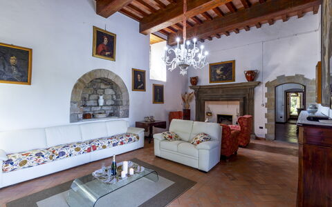 Torre di Paciano 10+2: Mobilia, Interior Design, Parete, Pavimentazione, Pavimento, Soffitto, Tavolo, Camera, Illuminazione, Soggiorno