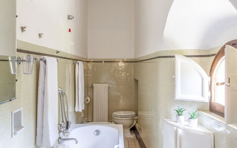 Torre di Paciano 10+2: Interior Design, Pavimentazione, Idraulico Fixture, Pavimento, Soffitto, Rubinetto, Illuminazione, Bagno, Idraulico, Lavello