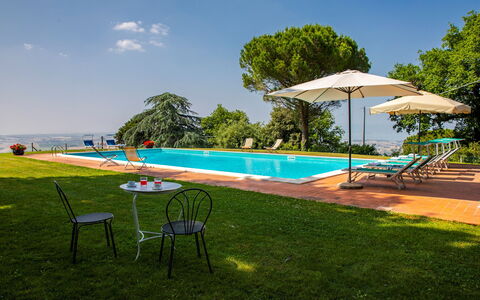 Torre di Paciano 10+2: Blu, Piscina, Estate, Hacienda, Eco Hotel, Giardino, Villa, Ricorrere, Landscaping, Agriturismo