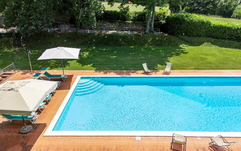 Torre di Paciano 10+2: Piscina, Blu, Acqua, Ricorrere, Eco Hotel, Materiale Composito, Terme, Mobili Da Esterno, Lettino, Shade