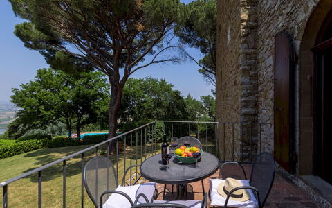 Torre di Paciano 10+2: Mobili Da Esterno, Landscaping, Backyard, Recinzione, Balcone, Eco Hotel, Tavolo Esterno