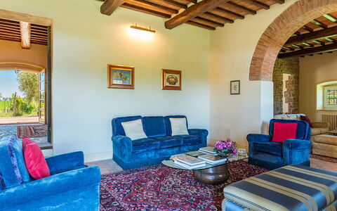 Villa Pucci 12: Parete, Interior Design, Mobilia, Pavimentazione, Casa, Pavimento, Camera, Soffitto, Divano, Soggiorno