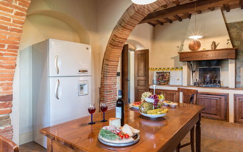 Villa Pucci 12: Mobilia, Interior Design, Parete, Pavimentazione, Soffitto, Tavolo, Sedia, Camera, Illuminazione, Cucina