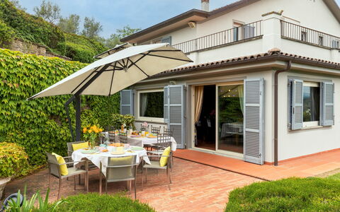 Villa Ninfeo 10+4: Home, House, Residential Area, Roof, Door, Flowerpot, Balcony, Houseplant, Estate, Porch