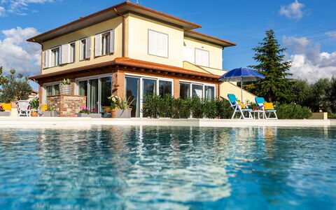 Il Nocciolo 12: Piscina, Casa, Casa, Zona Residenziale, Estate, Ricorrere, Villa, Eco Hotel, Mobili Da Esterno, Shade