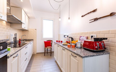 Il Nocciolo 12: Cucina, Controsoffitto, Elettrodomestico Da Cucina, Interior Design, Apparecchio Major, Pavimentazione, Mobilia, Cabinetry, Camera, Pavimento