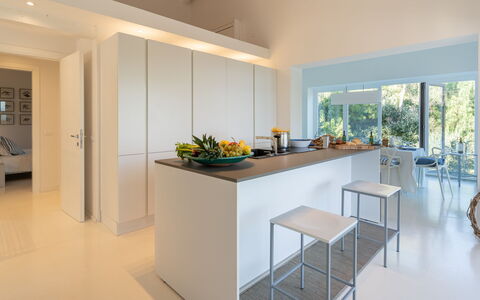 Villa Giomoa 8: Mobilia, Interior Design, Cucina, Pavimentazione, Controsoffitto, Parete, Pavimento, Legna, Soffitto, Sedia