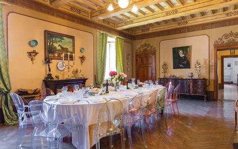 Villa Lemura 16+4: Sedia, Cucina & Sala Da Pranzo Tavolo, Pavimento In Legno, Sala Da Pranzo, Pianta Della Casa, Sala, Ristorante, Hotel, Lampadario, Tovaglia