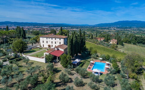 Villalta 18+2: Food, Villa, Hacienda