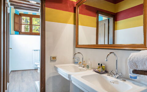 Villalta 18+2: Wall, Plumbing Fixture, Bathroom Sink, Wood, Bathroom, Interior Design, Sink, Tap, Flooring, Plumbing