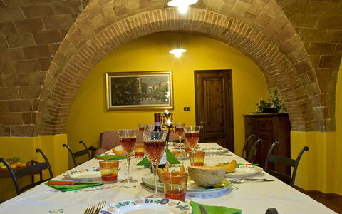 Frantusa 6+2: Furniture, Table, Tableware, Interior Design, Chair, Kitchen & Dining Room Table, Dining Room, Room, Food, Dishware