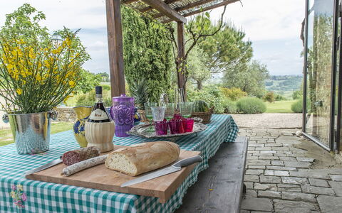 Casabianca 12: Mobilia, Tavola, Tavolo, Tovaglia, Cibo, Mobili Da Esterno, Sedia, Frutta, Bicchieri, Tavolo Esterno