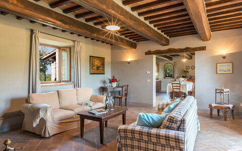 Amantino 8: Mobilia, Parete, Casa, Pavimentazione, Interior Design, Tavolo, Sedia, Camera, Cornice, Soggiorno