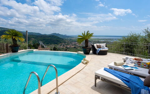 Villa Dolphin 10: Blu, Piscina, Mobili Da Esterno, Ricorrere, Tempo Libero, Eco Hotel, Lettino, Ombrello, Vacanza, Shade