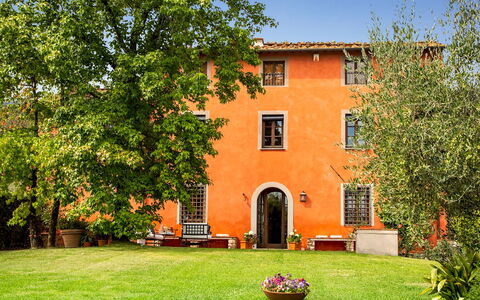 Villa Il Colle di Moriano 8: Home, Estate, Garden, Lawn, Villa, Backyard, Hacienda, Yard, Farmhouse, Courtyard