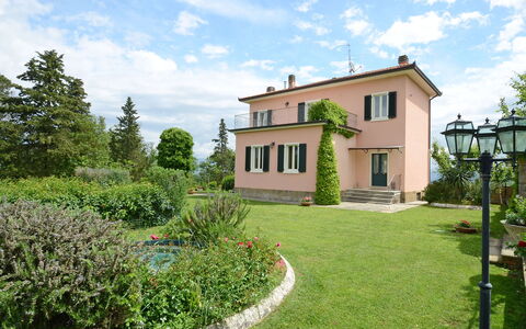 Villa Vittoria D'Anghiari 7+3: Casa, Arbusto, Casa, Zona Residenziale, Giardino, Lotto, Villetta, Estate, Primavera