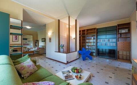 Villa Joy 6: Interior Design, Pavimentazione, Mobilia, Pavimento, Soffitto, Legna, Camera, Illuminazione, Soggiorno, Divano