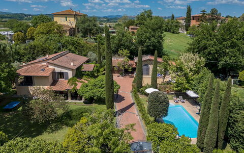 Villa Joy 6: Albero, Zona Residenziale, Casa, Tetto, Quartiere, Paesaggio, Arbusto, Casa, Visione Globale, Lotto