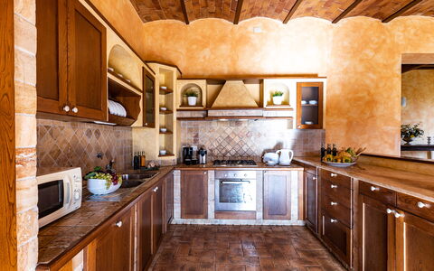 Il Poderuccio 17: Cucina, Mobilia, Interior Design, Controsoffitto, Pavimentazione, Legna, Cabinetry, Pavimento, Soffitto, Elettrodomestico Da Cucina
