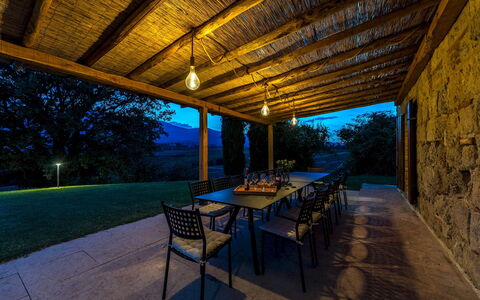 Il Poderuccio 17: Illuminazione, Mobilia, Sedia, Mobili Da Esterno, Shade, Backyard, Landscaping, Giardino, Ricorrere, Tavolo Esterno